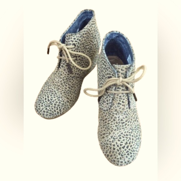 Tom’s Desert Wedge Cheetah lace up suede ankle boots w 4” wedge heels SZ 6.5 - Picture 1 of 10